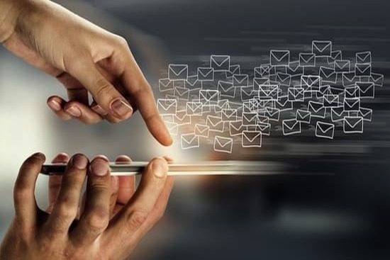 email-marketing-en-ciudad-real-mano envío mails